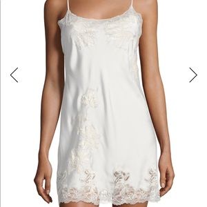 Natori Chantilly Lace-Trimmed Chemise